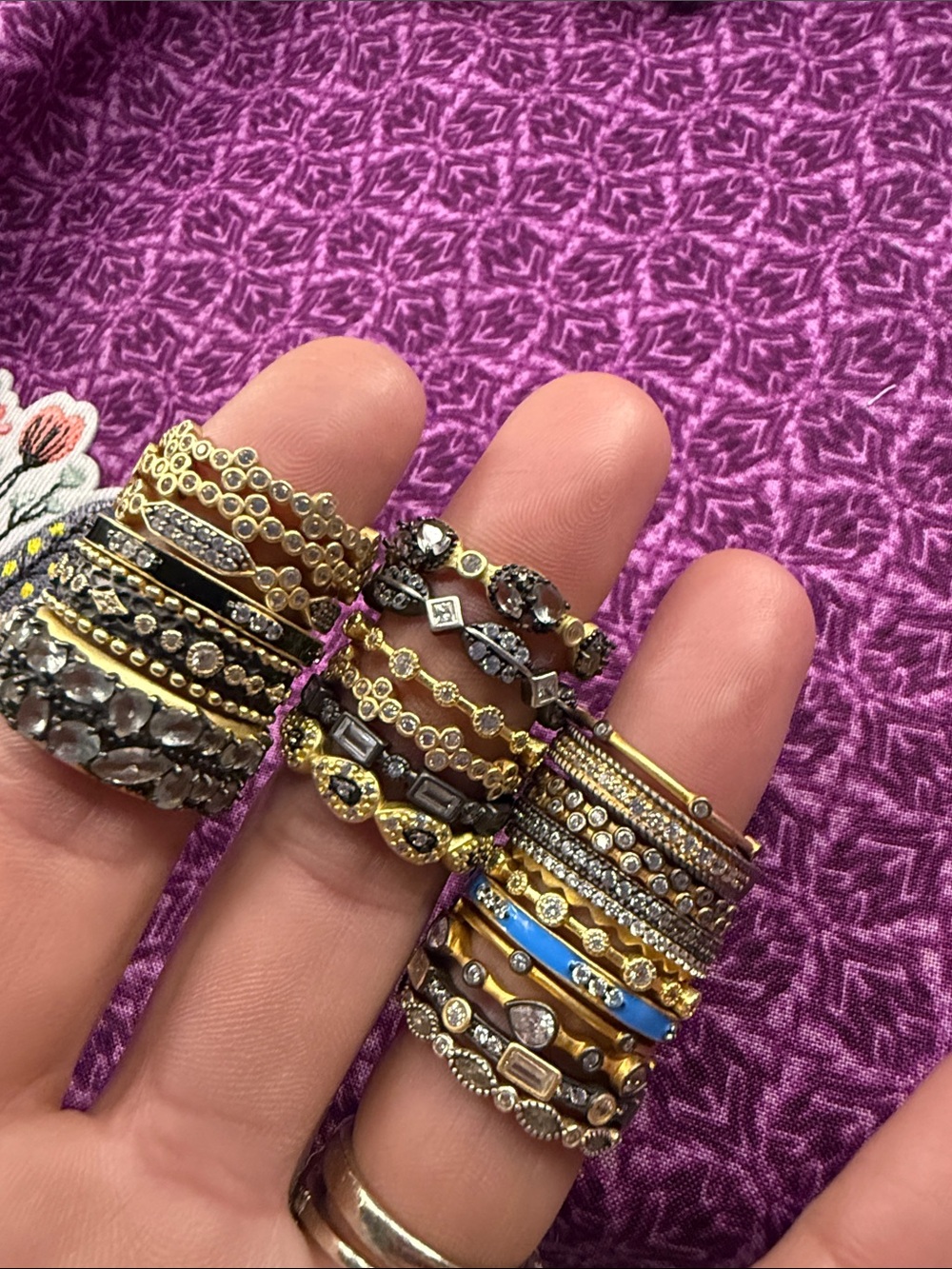 NWOT/LIKE NEW *24 RINGS*! Make an offer. MIX OF SIZES 9/10
